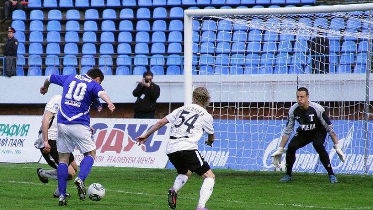 Главная картинка новости: Помощь батюшки не помогла «Факелу» обыграть «Торпедо»