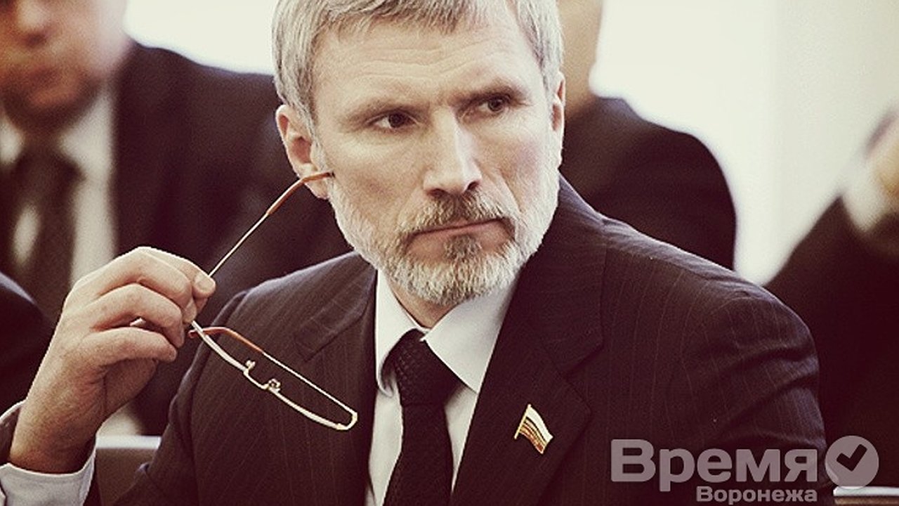 Главная картинка новости: Получил ли Алексей Журавлев мандат на участие в губернаторской гонке?