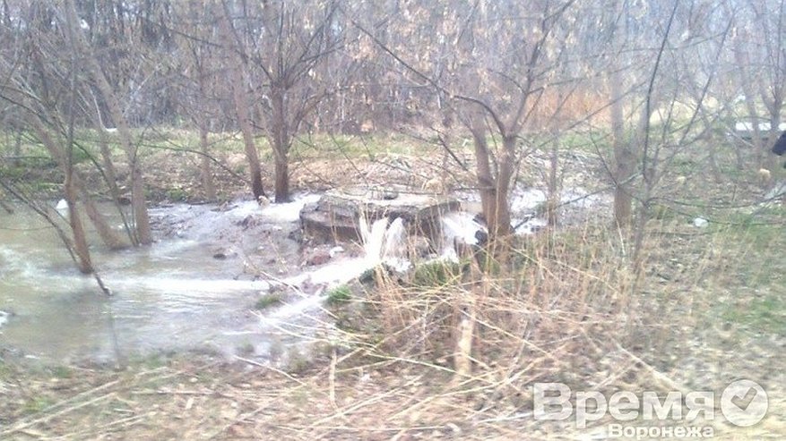 Главная картинка новости: «РВК-Воронеж» второй день пытается устранить аварию на коммунальных сетях
