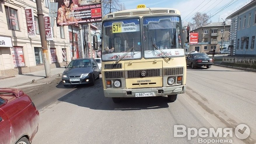 Главная картинка новости: У воронежского перевозчика, чья маршрутка сбила ребёнка, больше половины автобусов неисправны