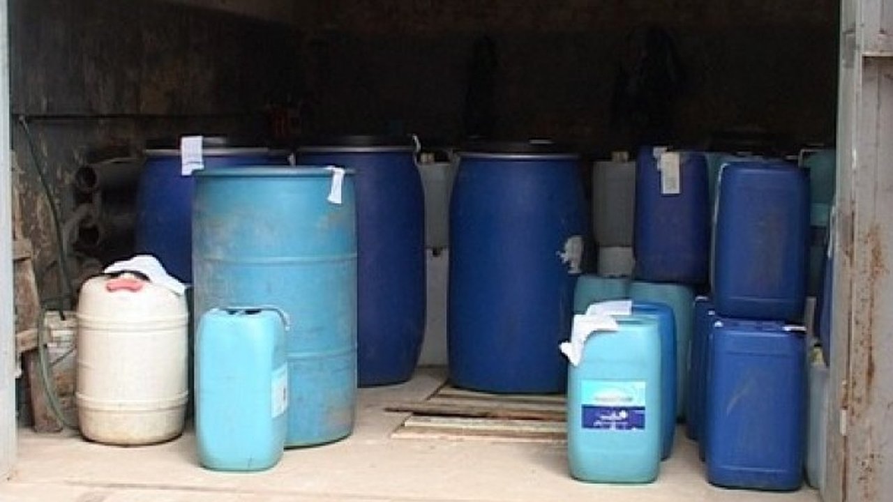 Главная картинка новости: 146 тонн контрафактного спирта изъяли воронежские полицейские