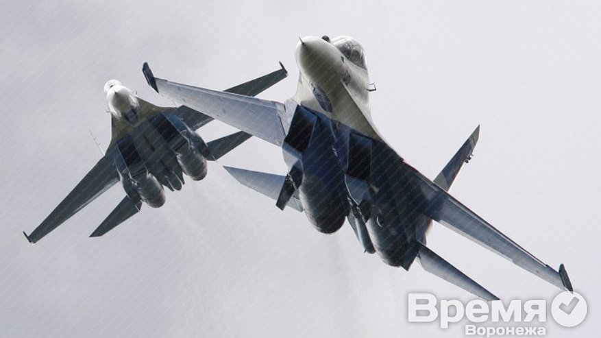 Главная картинка новости: Над Воронежем полтора часа летали  «Стрижи»