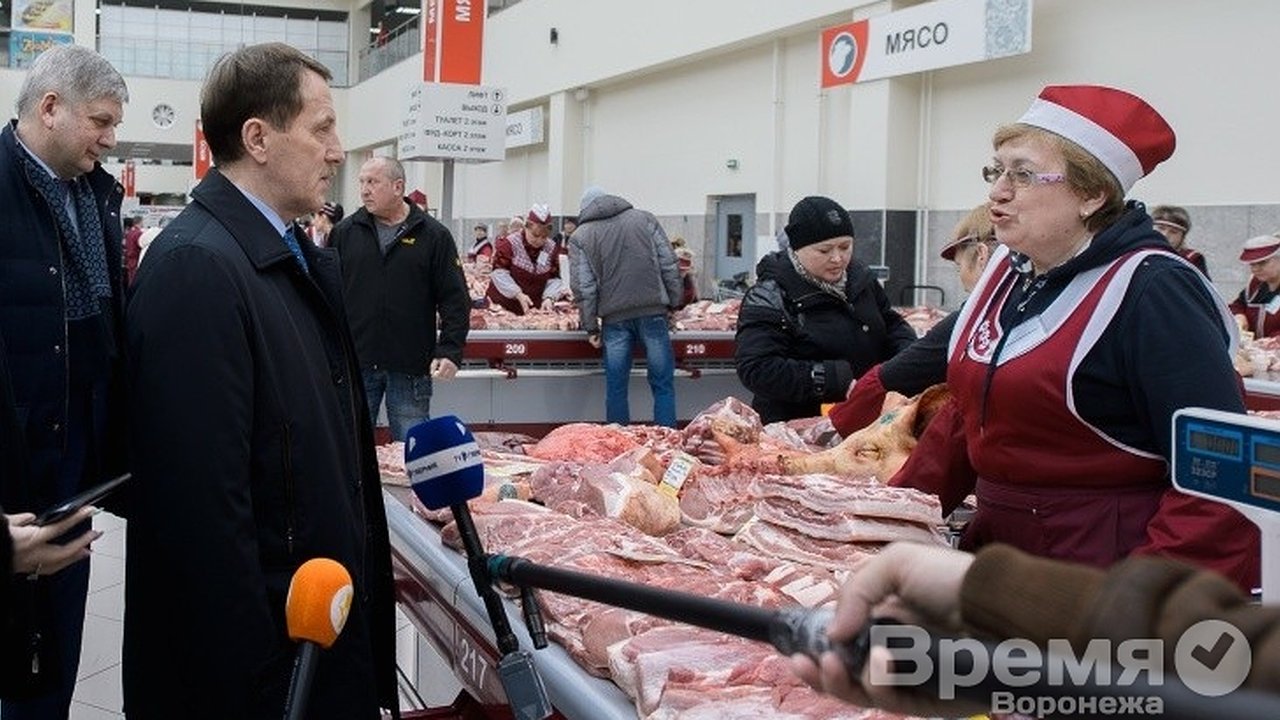 Главная картинка новости: Алексей Гордеев поручил руководству Центрально рынка снизить цены