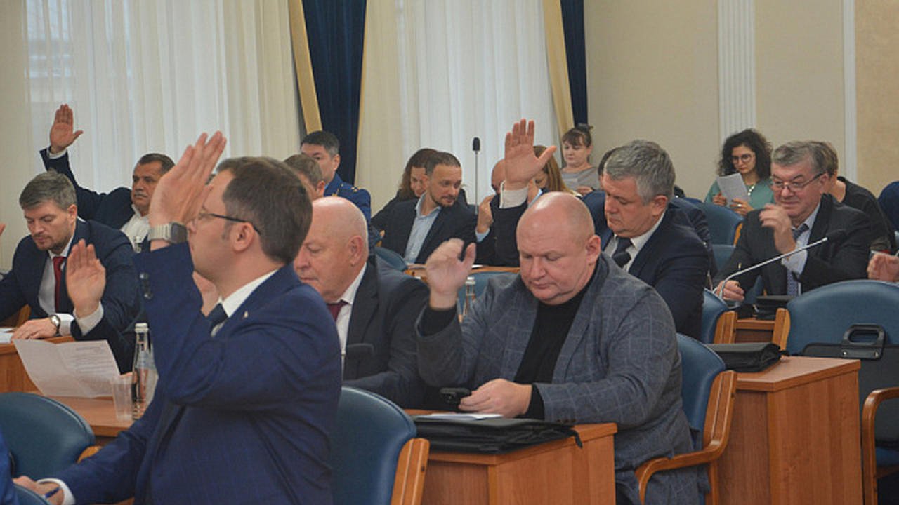 Главная картинка новости: Самая большая статья расходов горбюджета Воронежа в 2024 году будет связана с образованием