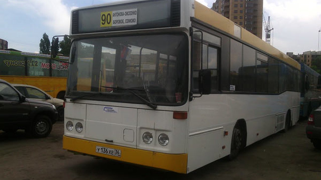 Главная картинка новости: Воронежский губернатор выкроит денег на городские автобусы из федерального транша