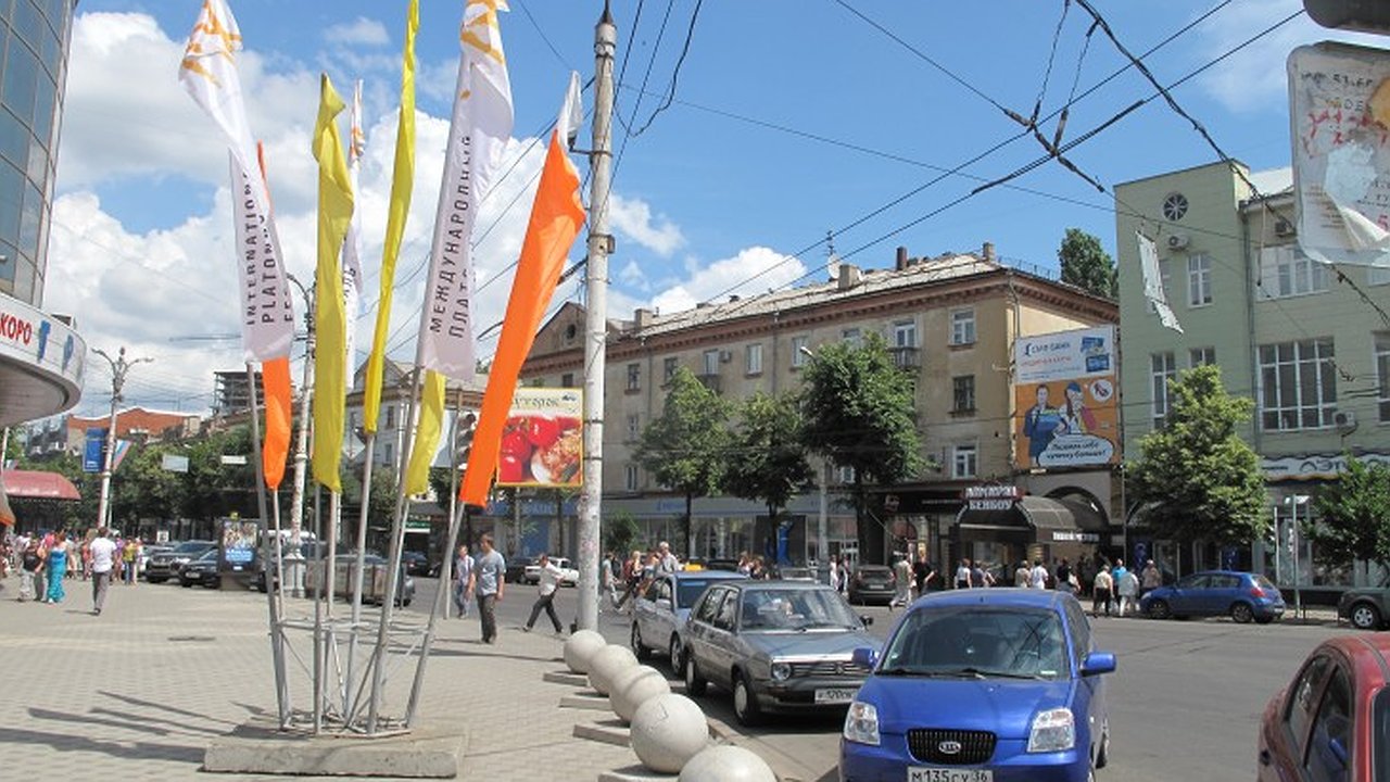 Главная картинка новости: На проспекте Революции начался дорожный ремонт