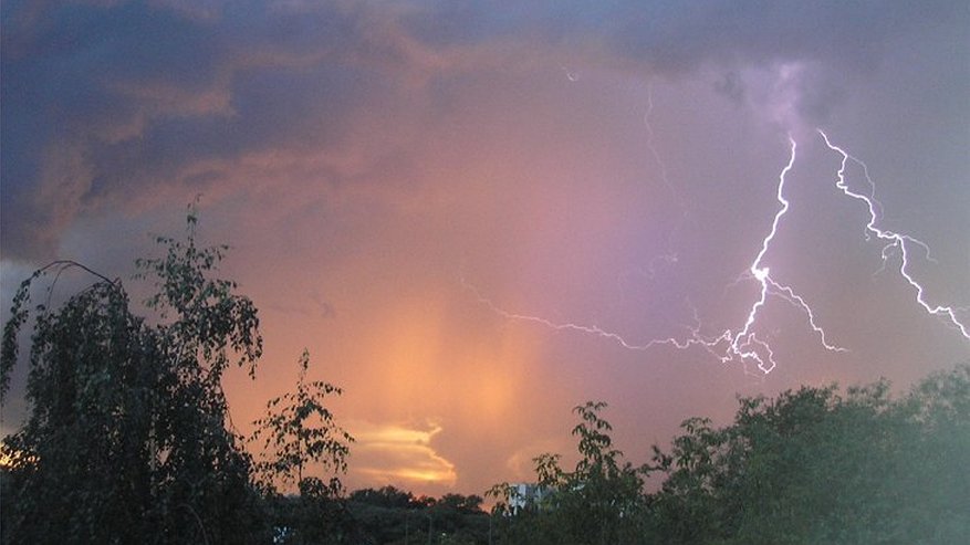 Главная картинка новости: 4-го августа на Воронежскую область обрушатся ливни с грозами и сильным ветром