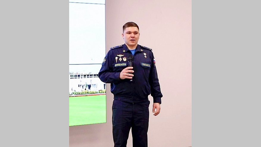Главная картинка новости: Воронежские школьники встретились с Героем России
