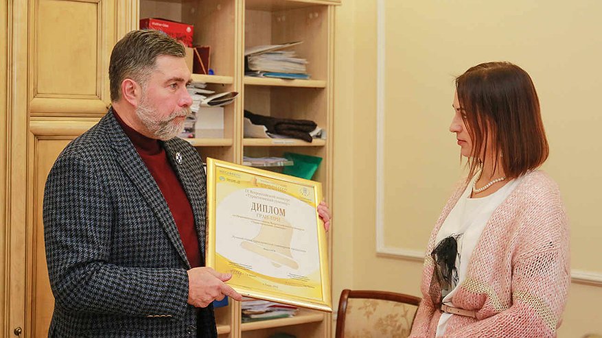Главная картинка новости: В Воронежской администрации наградили победителей всероссийского конкурса «Туристический сувенир» 