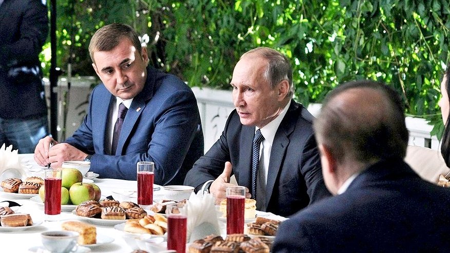 Главная картинка новости: Для воронежского уроженца нет ничего жестче, чем испытание губернаторством