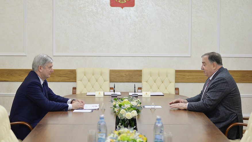 Главная картинка новости: Абубакар Арсамаков поможет новому воронежскому губернатору с переработкой сельхозпродукции в регионе