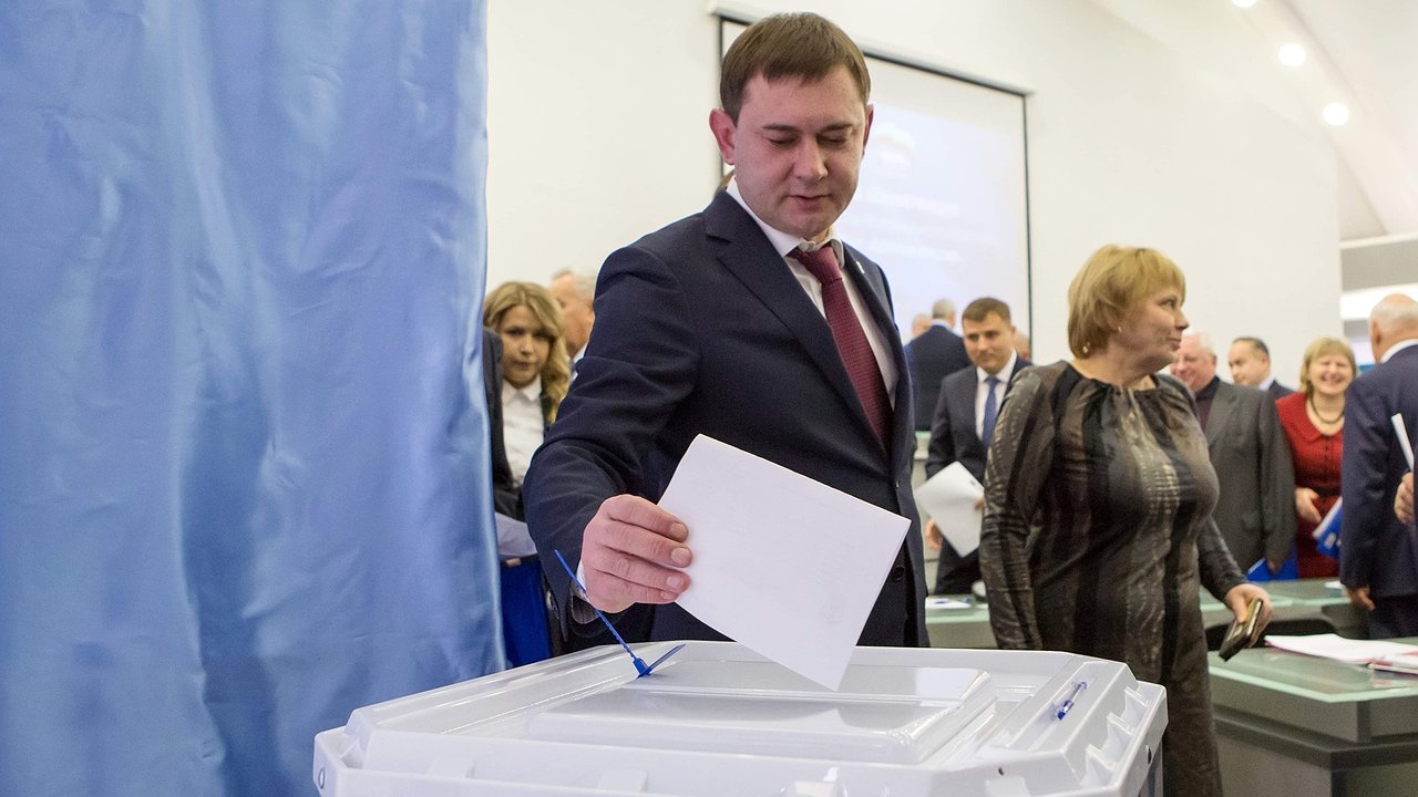 Главная картинка новости: Председатель Воронежской облдумы Владимир Нетесов сохранил партийный пост
