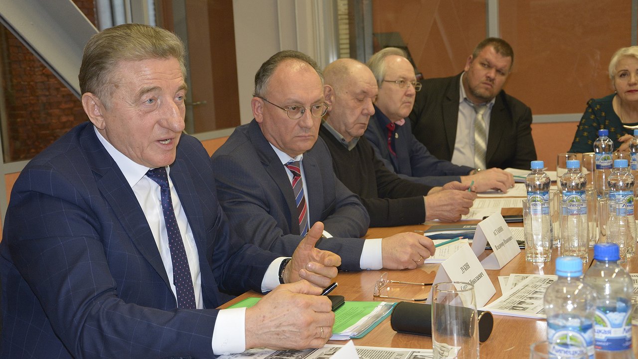 Главная картинка новости: Сенатор Сергей Лукин в Воронеже предупредил о критической ситуации, которая назревает в строительной отрасли