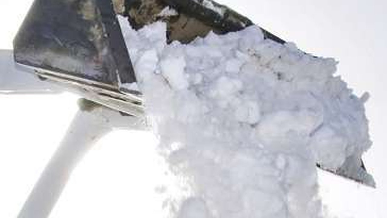 Главная картинка новости: В Воронеже власти намерены закупить дополнительную технику для очистки тротуаров от снега 