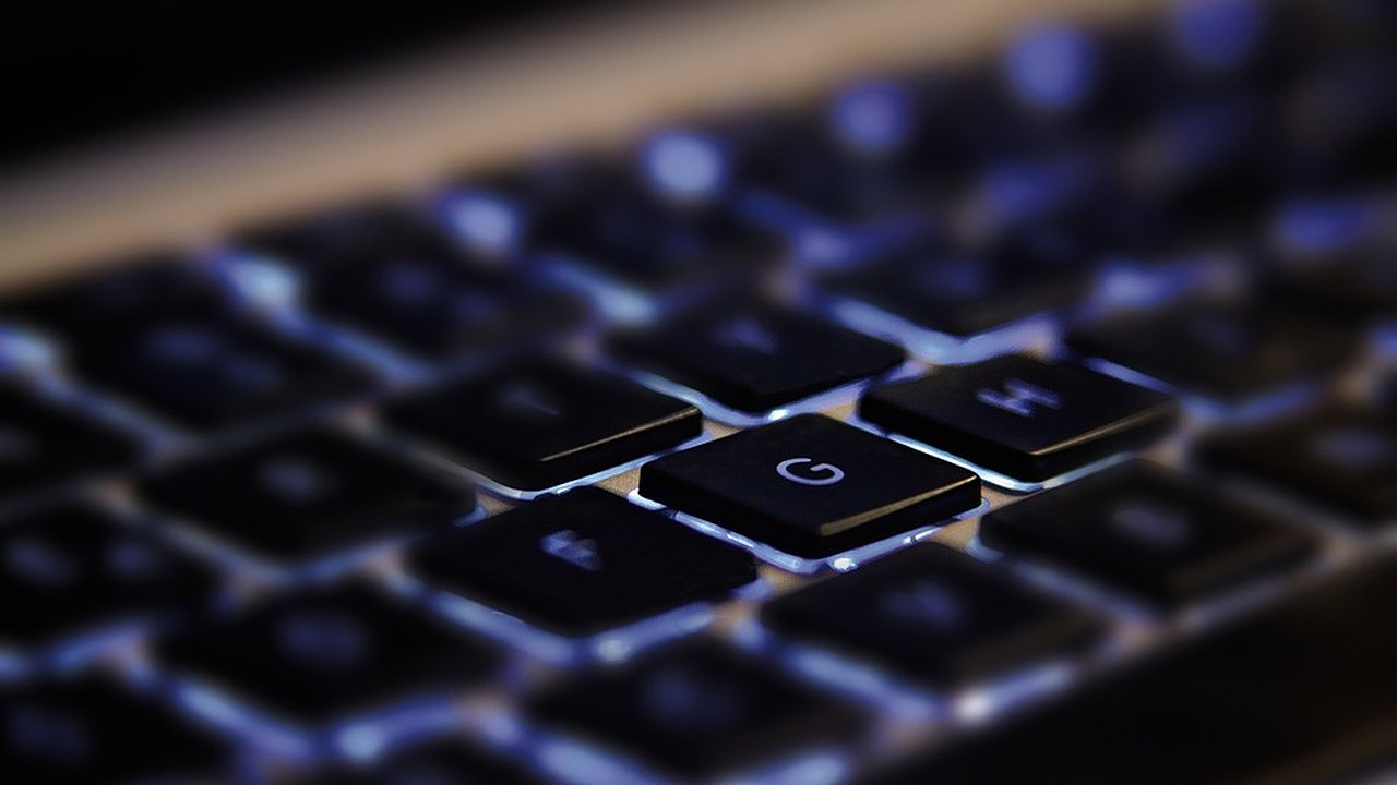 Главная картинка новости: Неизвестные сообщили о минировании двух воронежских ТЦ и школы