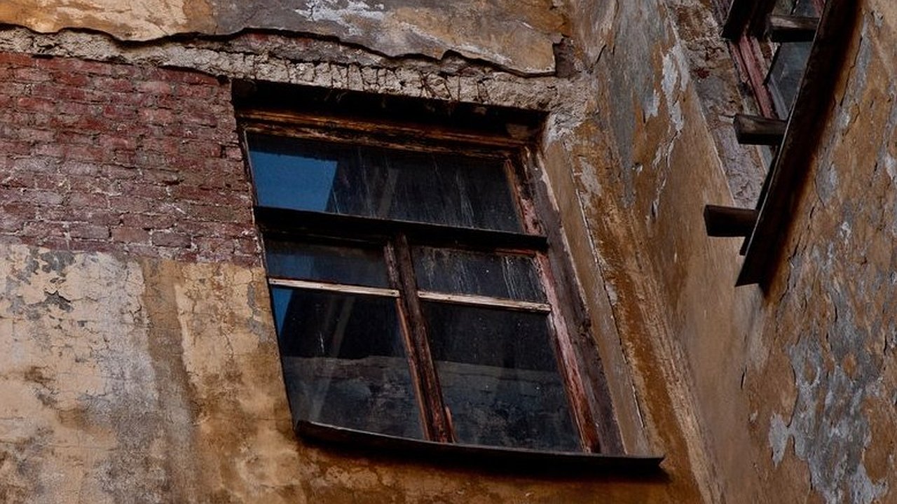 Главная картинка новости: На расселение аварийных домов в Воронежской области выделят 2,4 млрд рублей