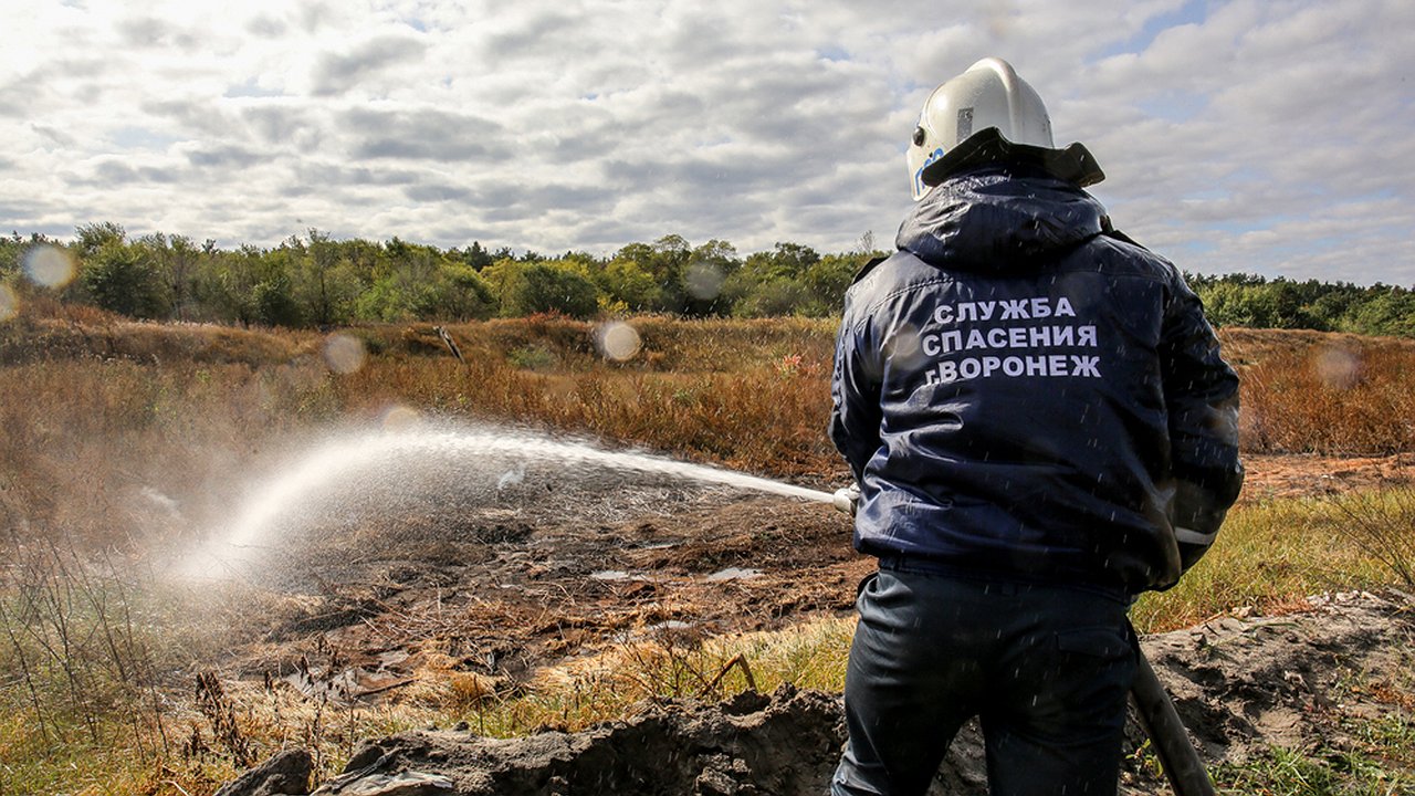 Главная картинка новости: В Воронеже снова горят иловые карты на Антакольского