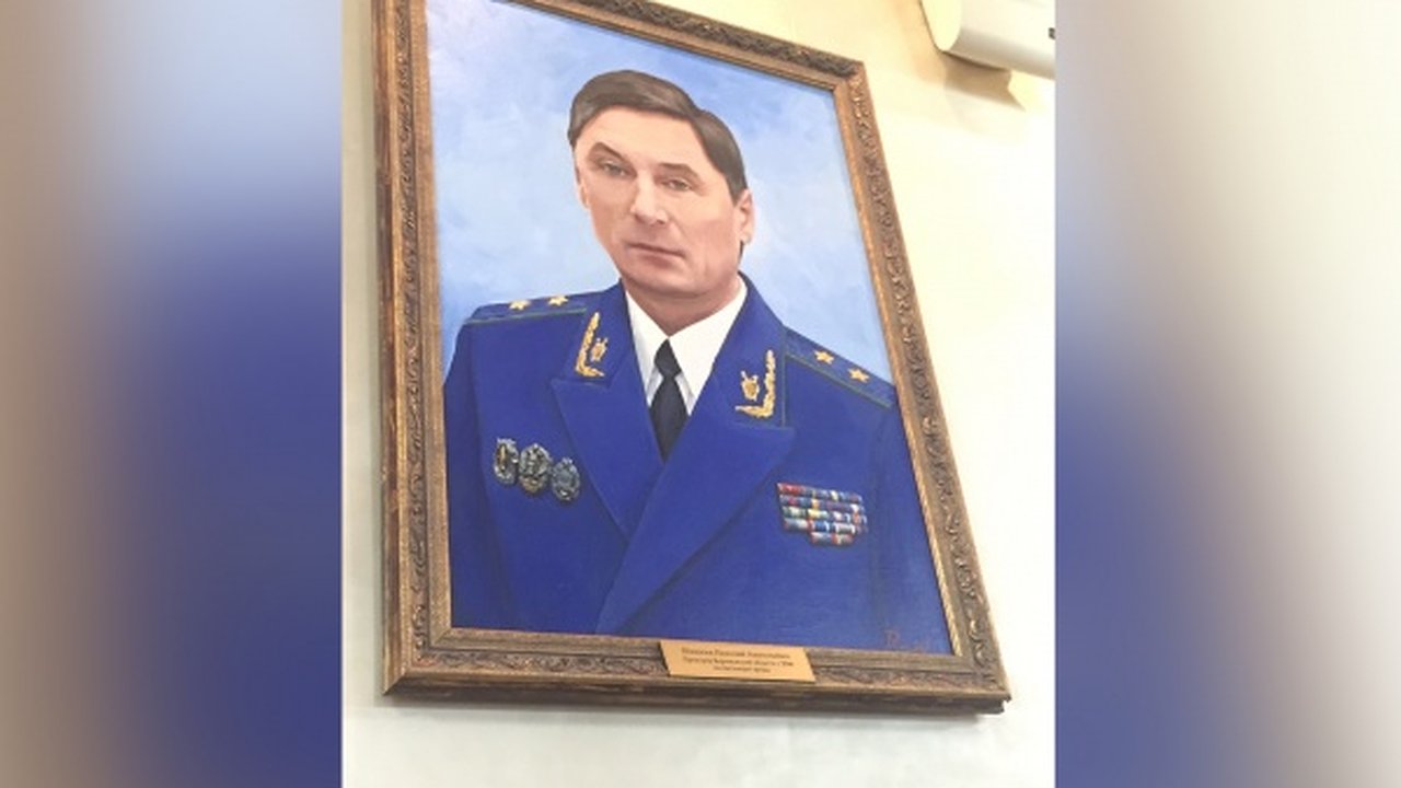 Главная картинка новости: Под бывшим воронежским прокурором зашаталось кресло в Генпрокуратуре?