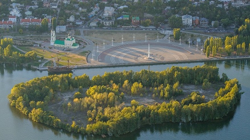 Главная картинка новости: Губернатор заморозил проект парка на Петровском острове в Воронеже