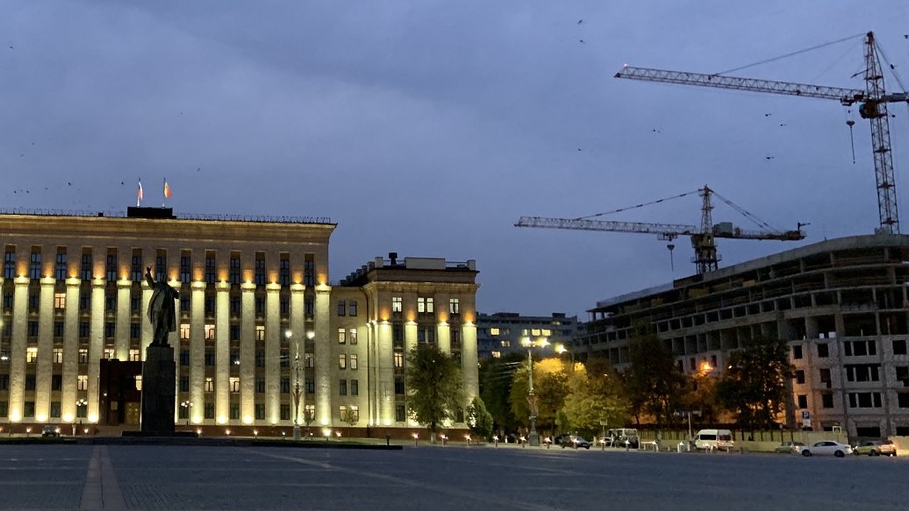 Главная картинка новости: В Воронеже «Выбор» замуровал жителей многоэтажки в центре города 