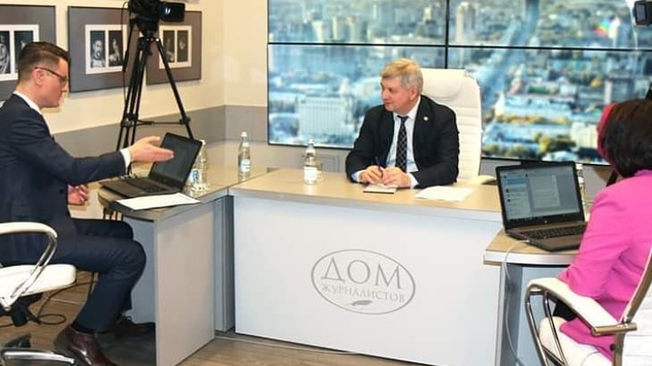 Главная картинка новости: От вони до инстаграма. Топ цитат воронежского губернатора в прямом эфире