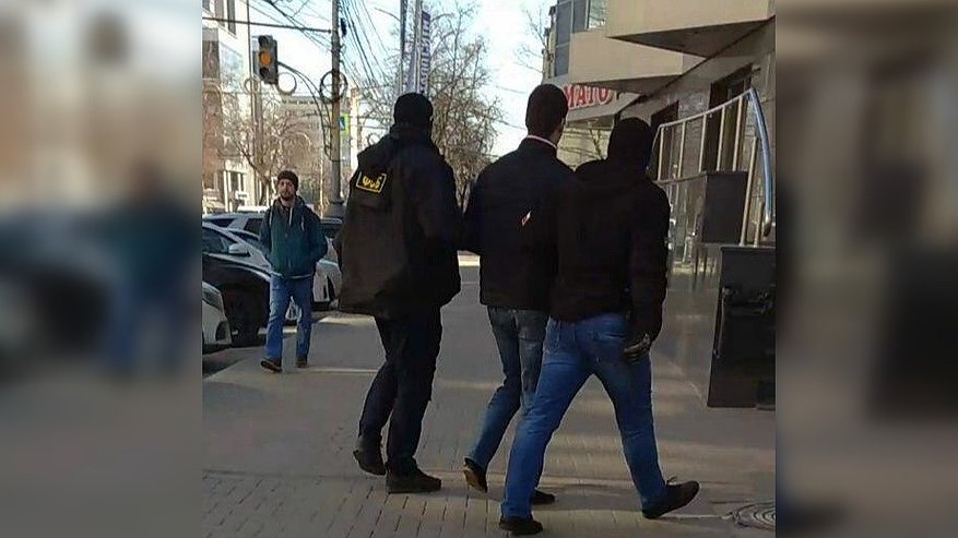 Главная картинка новости: Директора воронежского АИР заподозрили во взятке 