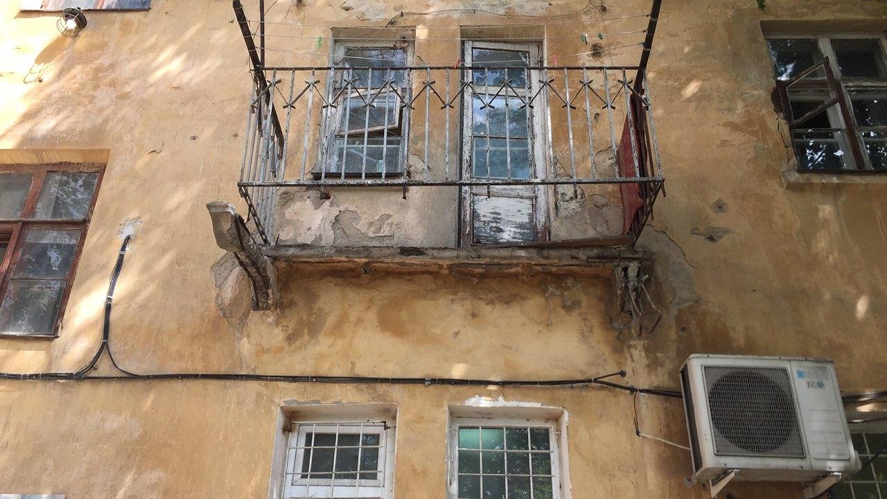 Главная картинка новости: В воронежской УК прокомментировали обрушение балкона на 9 Января