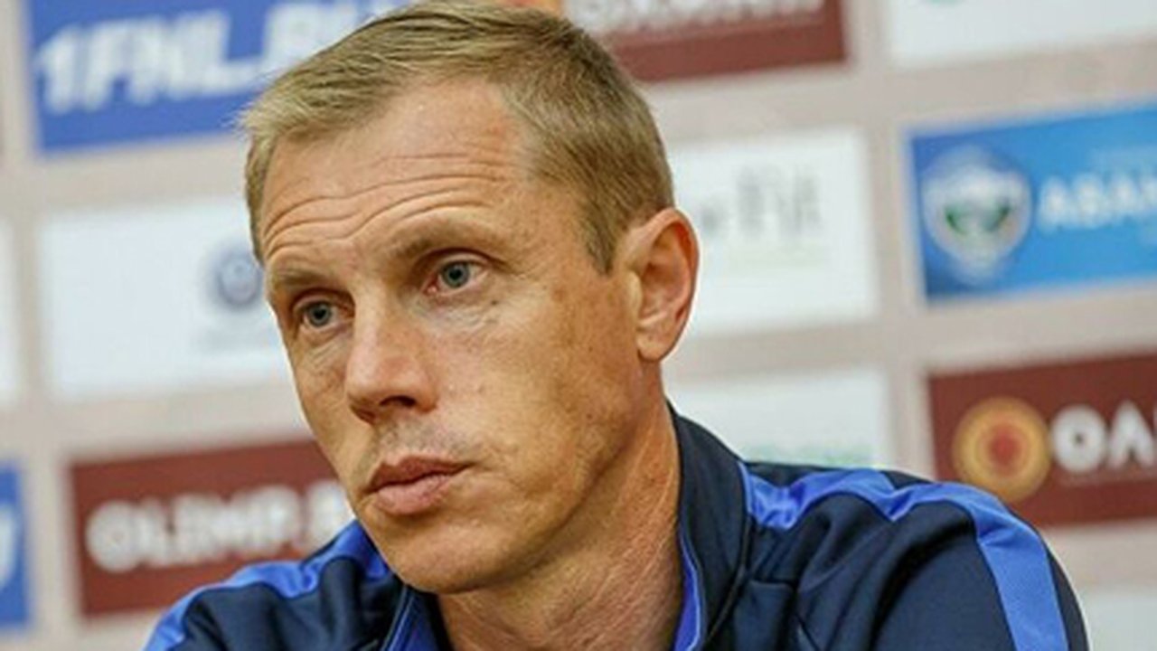 Главная картинка новости: Новым главным тренером «Факела» стал Олег Василенко