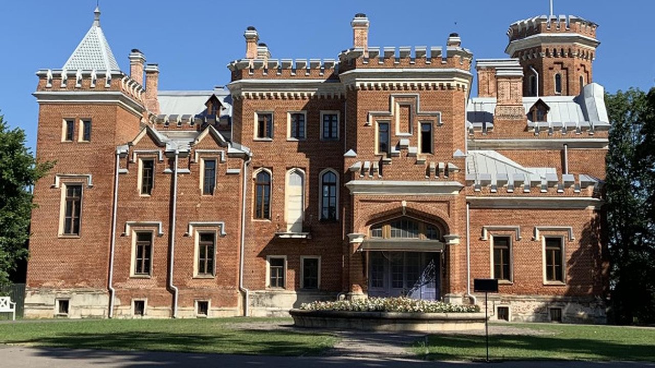 Главная картинка новости: Завершение реставрации этажей дворца под Воронежем отложили на 2021 год