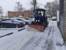 На борьбу с обильным снегопадом воронежские УК вывели технику во дворы
