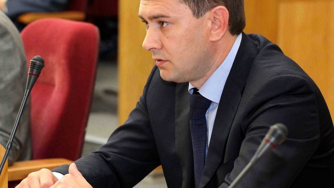 Главная картинка новости: Из Сети удаляются публикации, компрометирующие лидера воронежских единороссов Владимира Нетесова