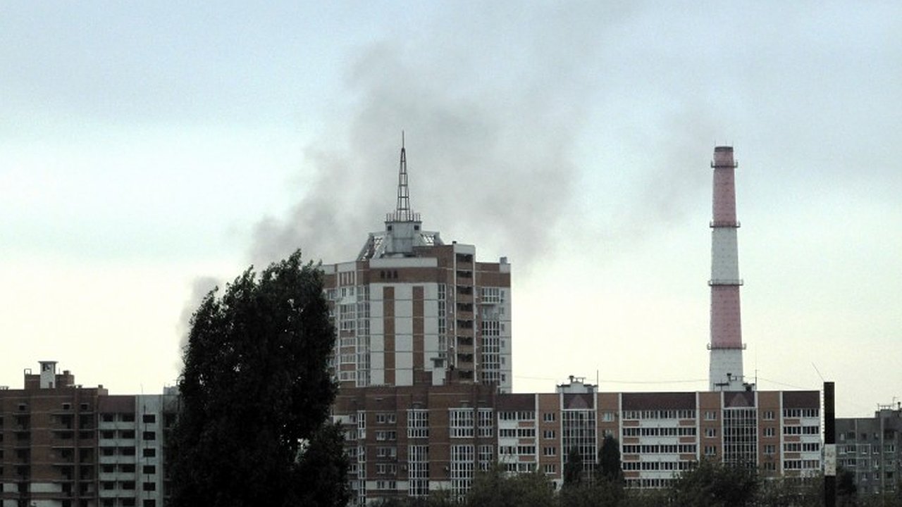 Главная картинка новости: В Воронеже у завода «Сельмаш» вспыхнул пожар