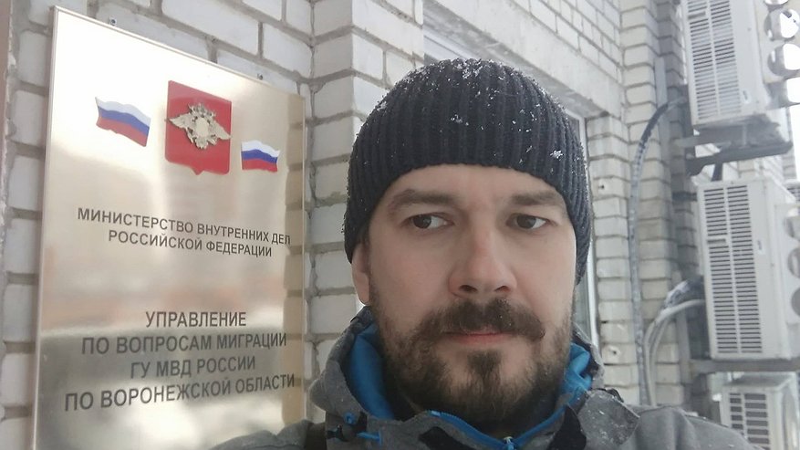 Главная картинка новости: Воронежский юрист напомнил полицейским о правах девушки из Молдовы
