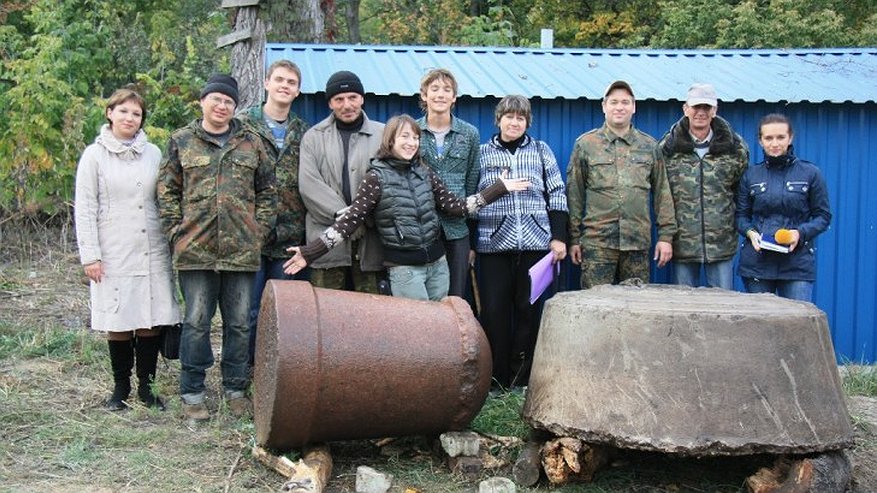 Главная картинка новости: Найденный памятник «Бомарзунд» временно установили во дворе замка Ольденбургских