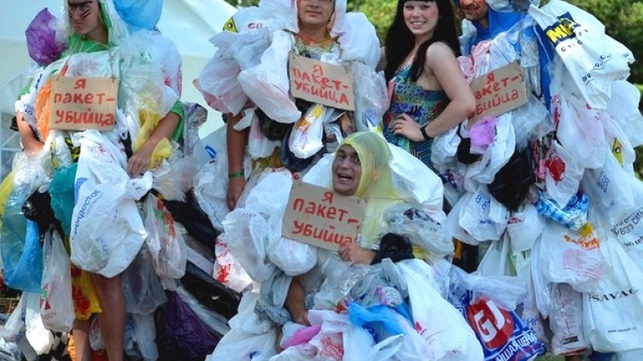 Главная картинка новости: Воронежские борцы за экологию устроят бой эко-сумок с «пакетными монстрами»