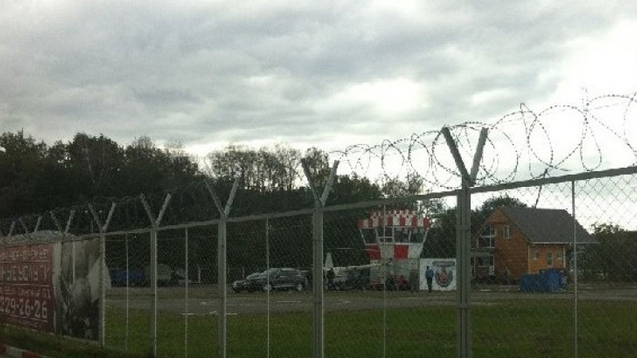 Главная картинка новости: Воронежские чиновники продолжают борьбу за земли вертолетного клуба