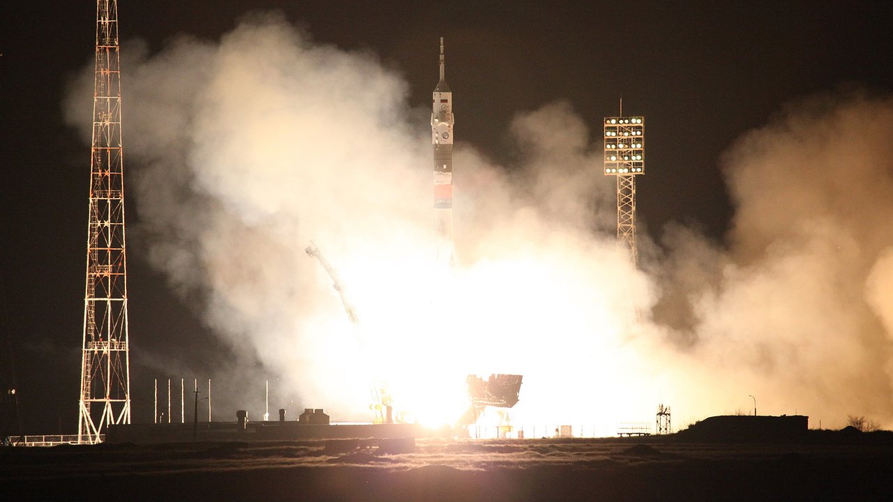 Главная картинка новости: Ракета «Союз-ФГ» с воронежским двигателем стартовала с новым экипажем МКС