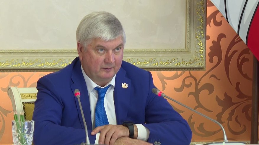 Главная картинка новости: Проведение массовых мероприятий приостановили в Воронежской области