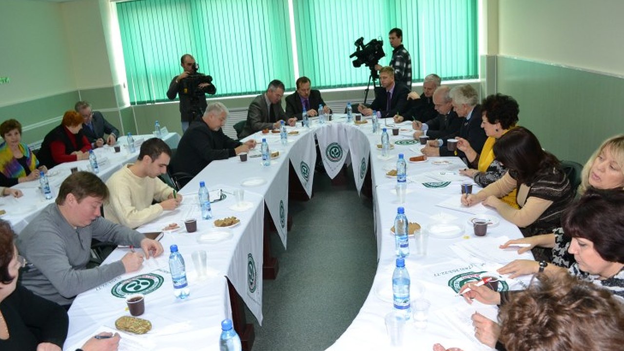 Главная картинка новости: Вместо ГОСТовской копченой колбасы производители подсовывают воронежцам подделку