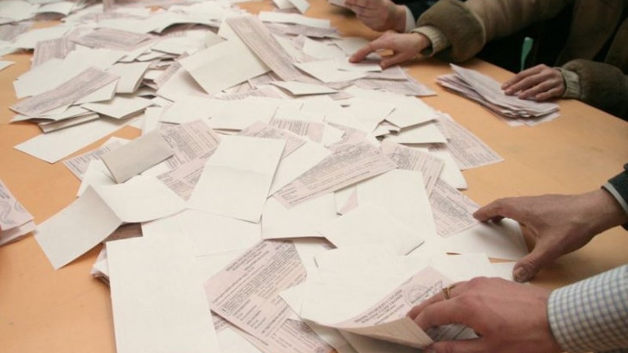 Главная картинка новости: В Воронеже уволен за «шпионаж» член избирательной комиссии