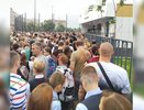 Массивная давка образовалась на входе в новую школу в Воронеже