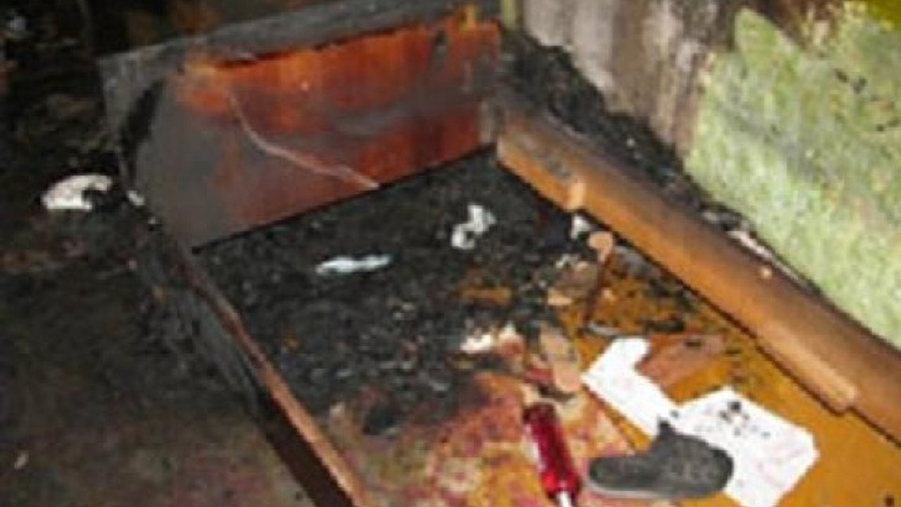 Главная картинка новости: В Воронежской области снова из-за курения в постели сгорел мужчина