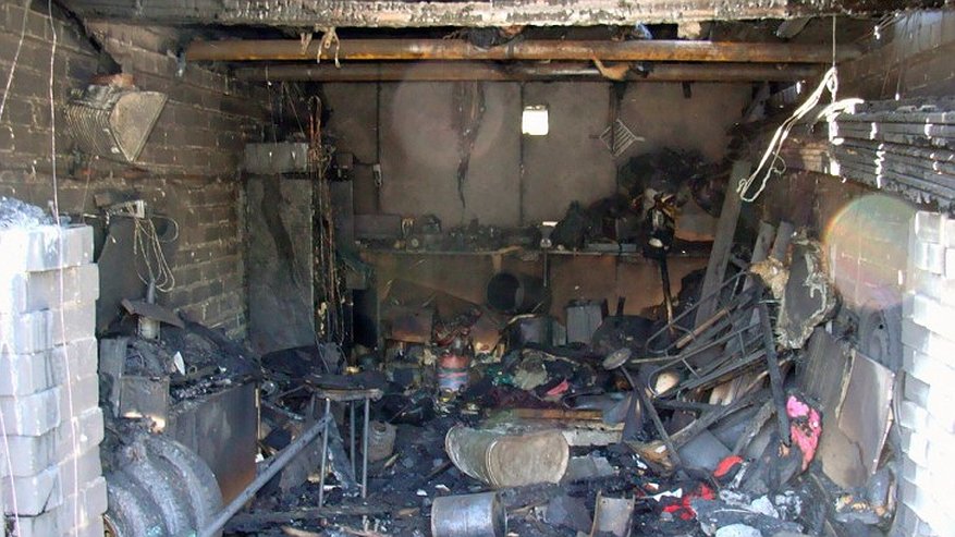 Главная картинка новости: В Воронежской области мужчина едва не сгорел в гараже