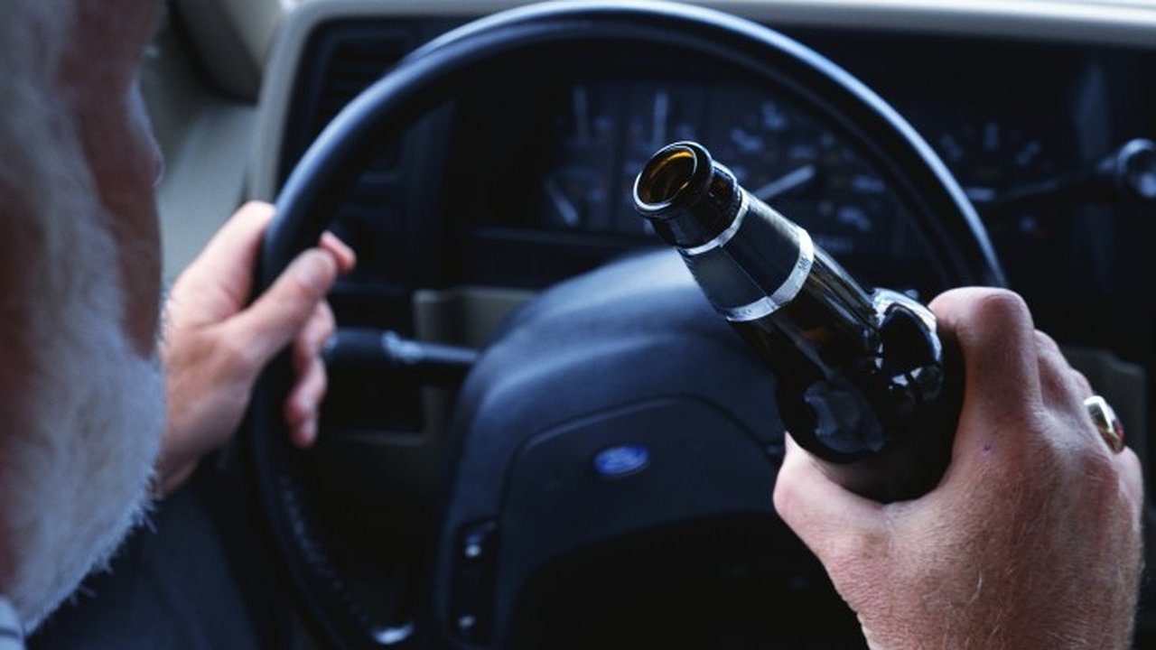 Главная картинка новости: Воронежцы пить за рулем меньше не стали