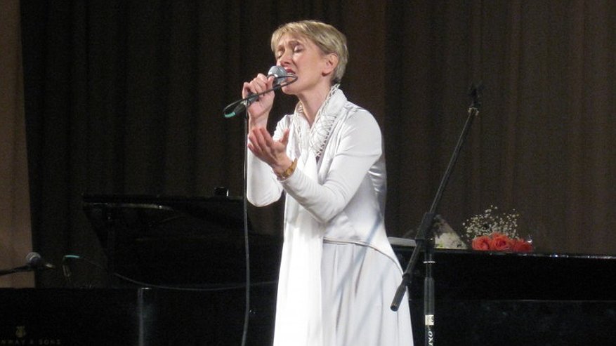 Главная картинка новости: Певица Ирина Богушевская к своим представлениям планирует привлечь воронежский оркестр