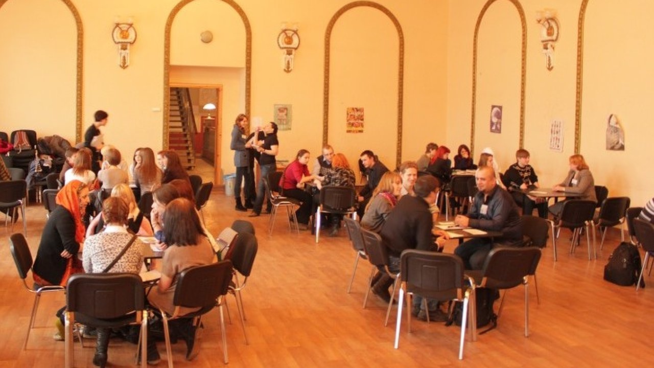 Главная картинка новости: Гомосексуалист и девушка с ВИЧ стали самыми популярными Живыми книгами в Воронеже