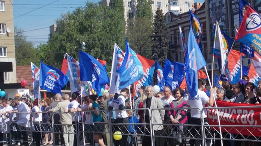 Главная картинка новости: В Воронеже на первомайскую демонстрацию вышли 15 тысяч человек