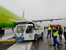 В воронежском аэропорту пострадал самолет с губернатором на борту