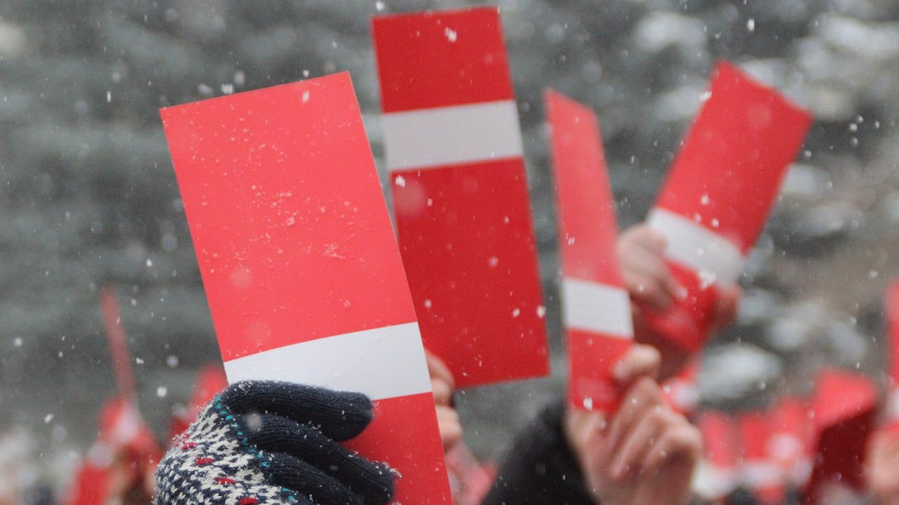 Главная картинка новости: Воронежскую оппозицию послали с Адмиралтейки на Машмет из-за футбола