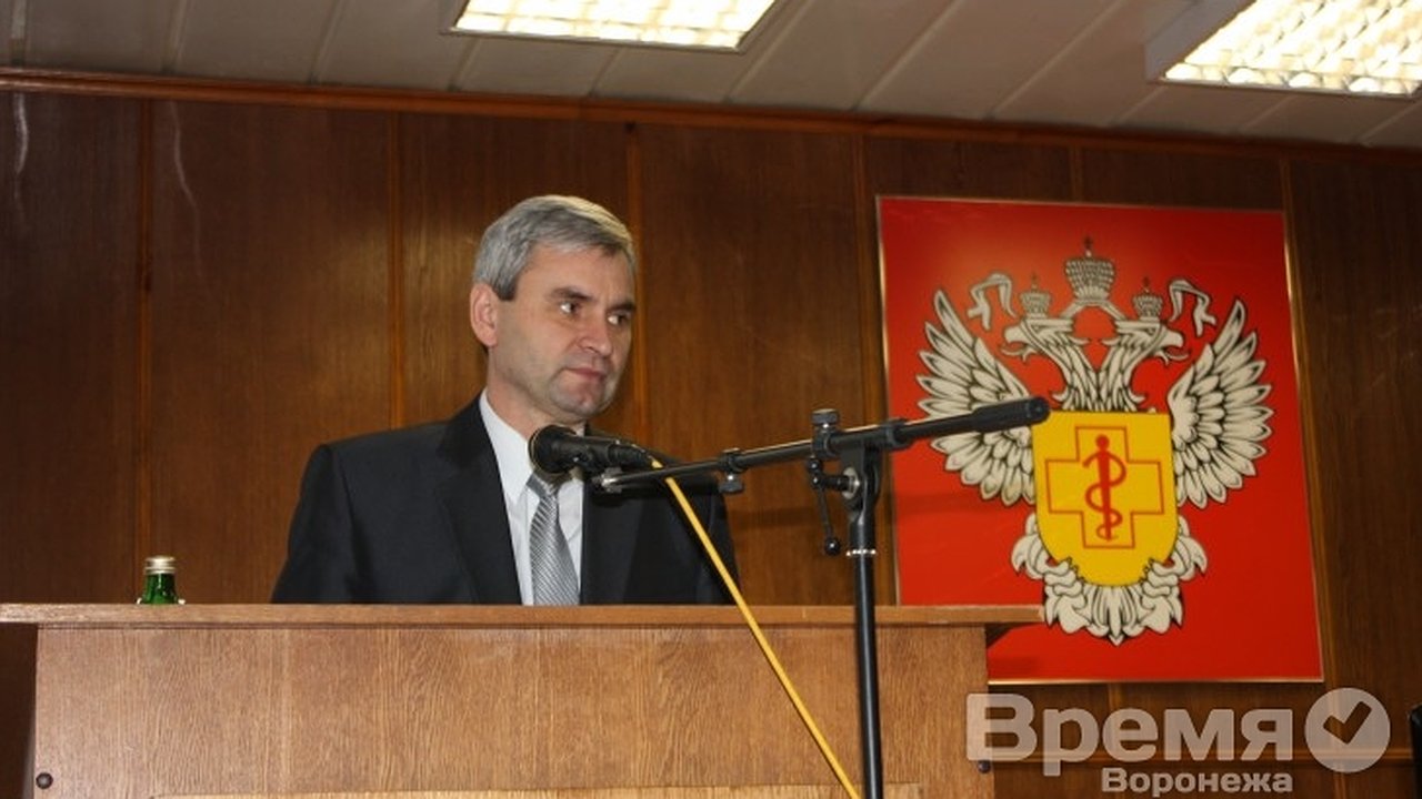 Главная картинка новости: Из-за менингита в летнем лагере в Воронежской области врачи тщательно осматривают детей, которые жалуются на головную боль